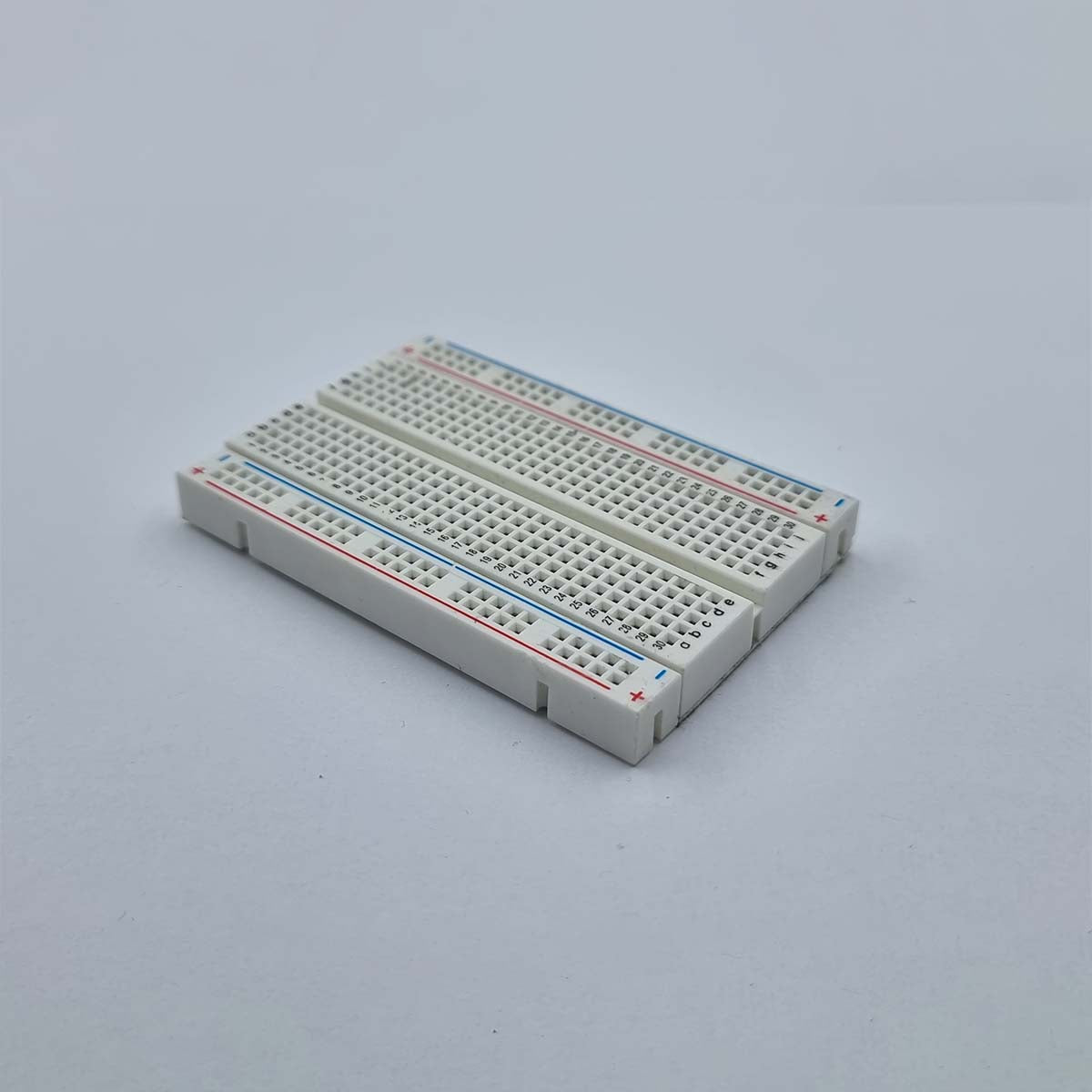 Future-Creator T1-Xplorer: Schräge Seitenansicht des Breadboards zur Anzeige der Layoutmöglichkeiten