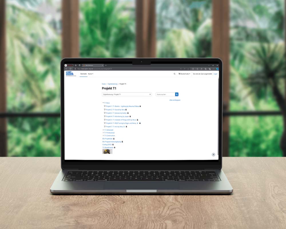 Future-Creator T1-Xplorer: Laptop mit Kursübersicht zur Anzeige von Lerninhalten und Projektanleitungen